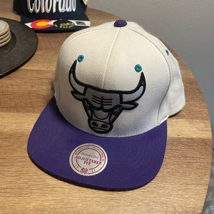 Mitchell & Ness NBA Chicago Bulls Patch White and Purple Snapback